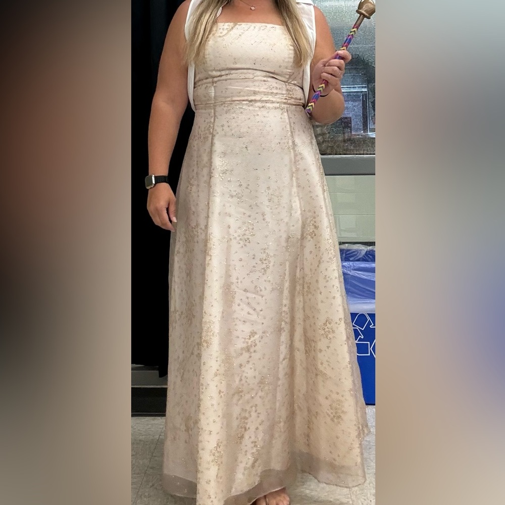 Elegant Cream Evening Dress Fits like a 14